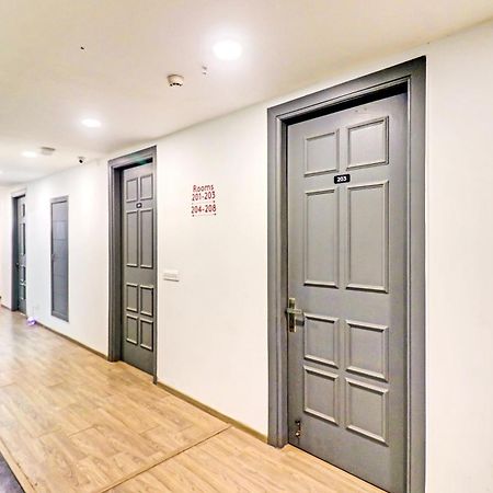 Отель Townhouse Sector 30 Near Botanic Garden Of Indian Republic Нойда Экстерьер фото